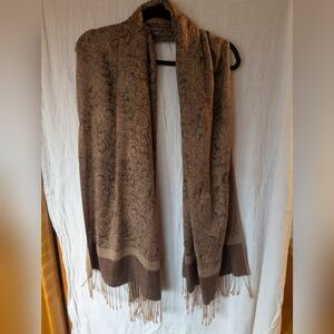 Elegant Paisley Cashmere Scarf with Fringe